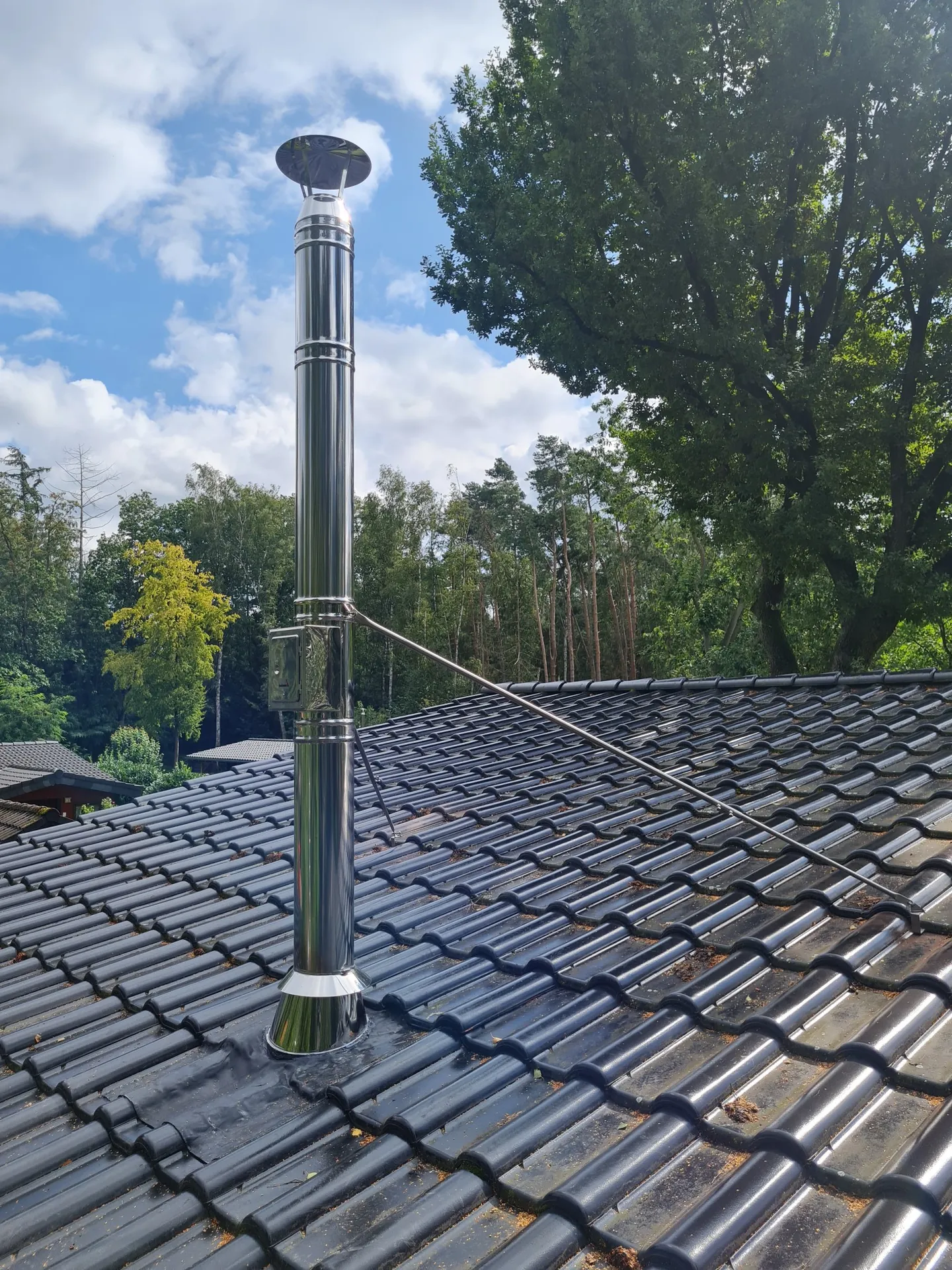 Stainless-steel chimney with rain cap