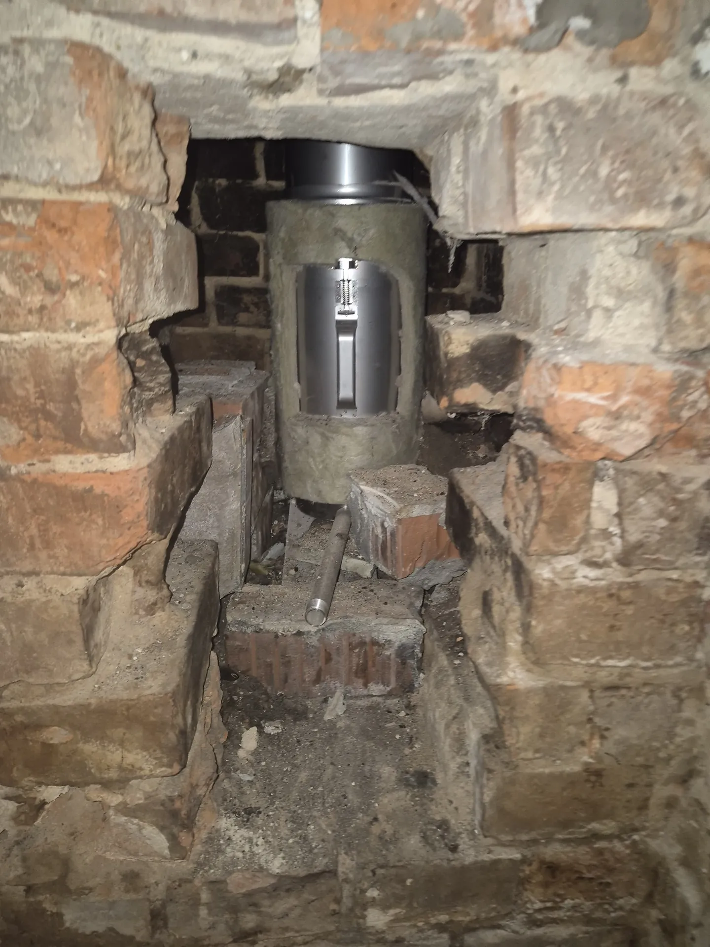Renovation: stainless-steel liner in the old flue